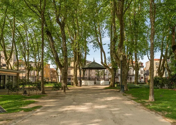 Classic Meets Modern - Downtown Balcony Retreat *