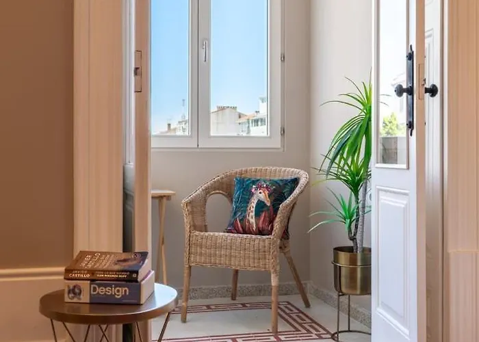 Classic Meets Modern - Downtown Balcony Retreat Porto
